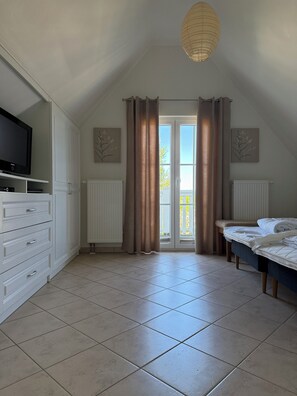 Iron/ironing board, WiFi