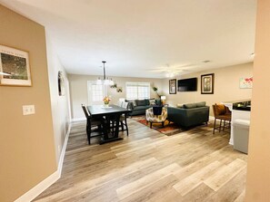 Interior - Eastgate 9A Beautiful Townhouse (Hammond)