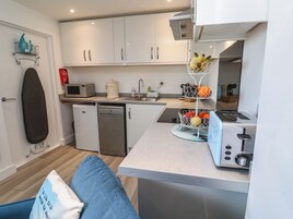 Dishwasher, cookware/dishes/utensils