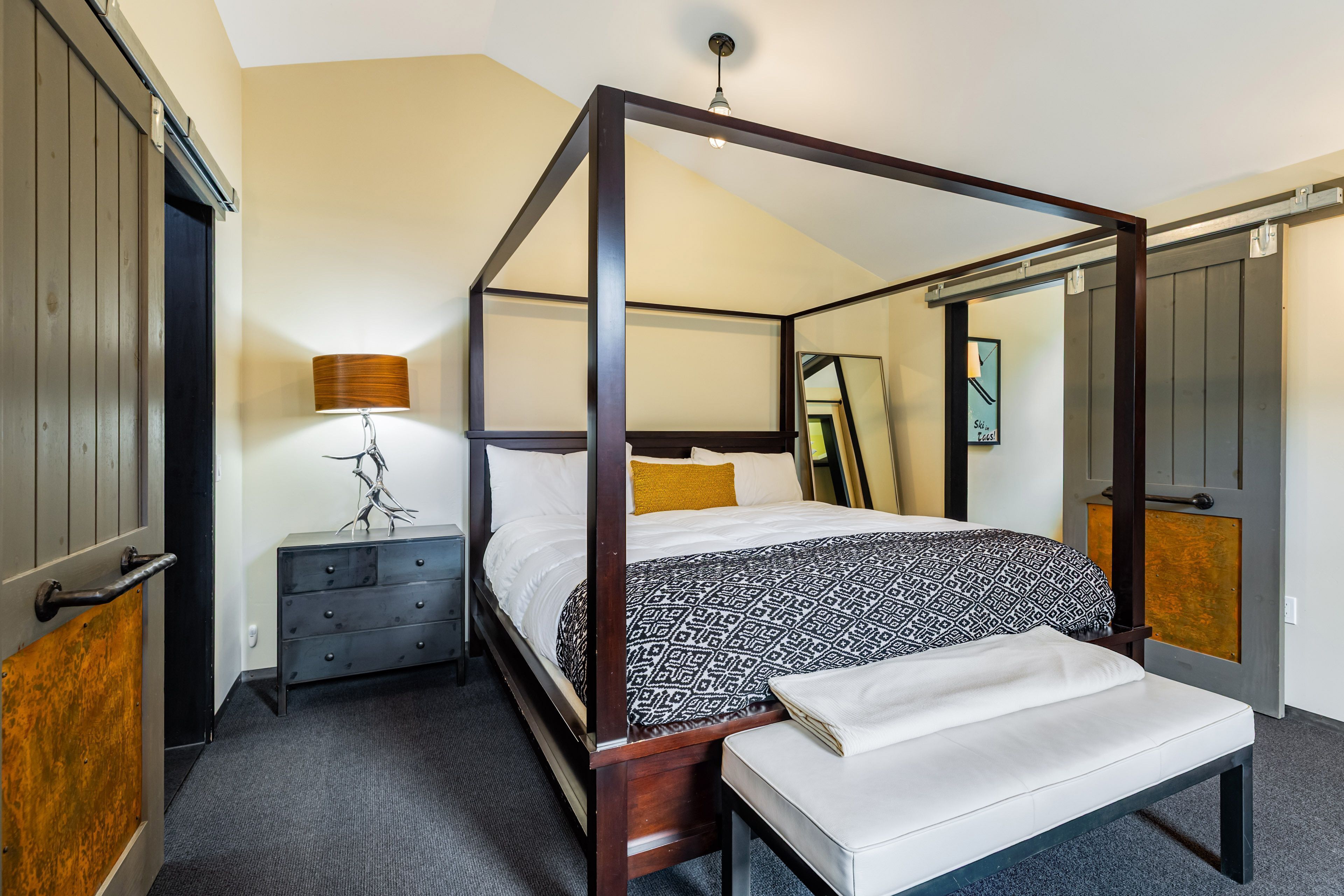 3 bedrooms, desk, iron/ironing board, WiFi
