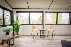 Interior - Le Cozy – Hot Tub, Beach & Ski Getaway Tremblant (Lac-Supérieur)