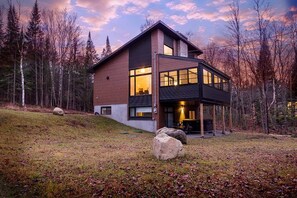 Exterior - Le Cozy – Hot Tub, Beach & Ski Getaway Tremblant (Lac-Supérieur)