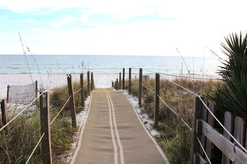 Welcome to your coastal retreat "Seaside Joy" in beautiful Perdido Key, Florida!