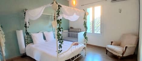 6 bedrooms, iron/ironing board, travel crib, free WiFi