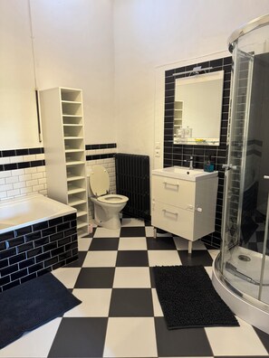 Shower, hair dryer, towels, soap - Property XXL 320 m²_10 to 16 pers_Piscine (Roujan)