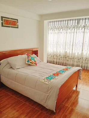 アイロン / アイロン台、WiFi (無料)、ベッドシーツ