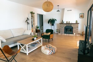 Fernseher, Tischtennisplatte