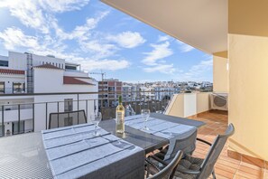 Outdoor dining - Palmeiras Penthouse in the center of Lagos (Lagos)