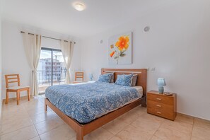 2 bedrooms, iron/ironing board, WiFi, bed sheets - Palmeiras Penthouse in the center of Lagos (Lagos)