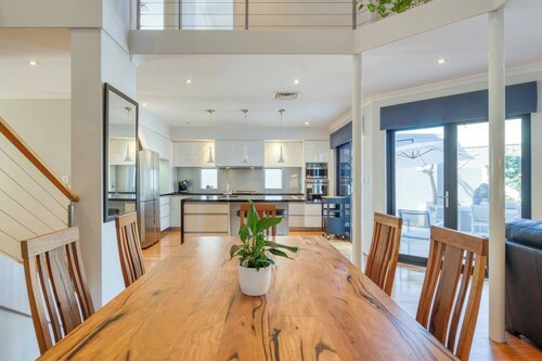 Karrinyup Villa Lush Indoor Outdoor Living