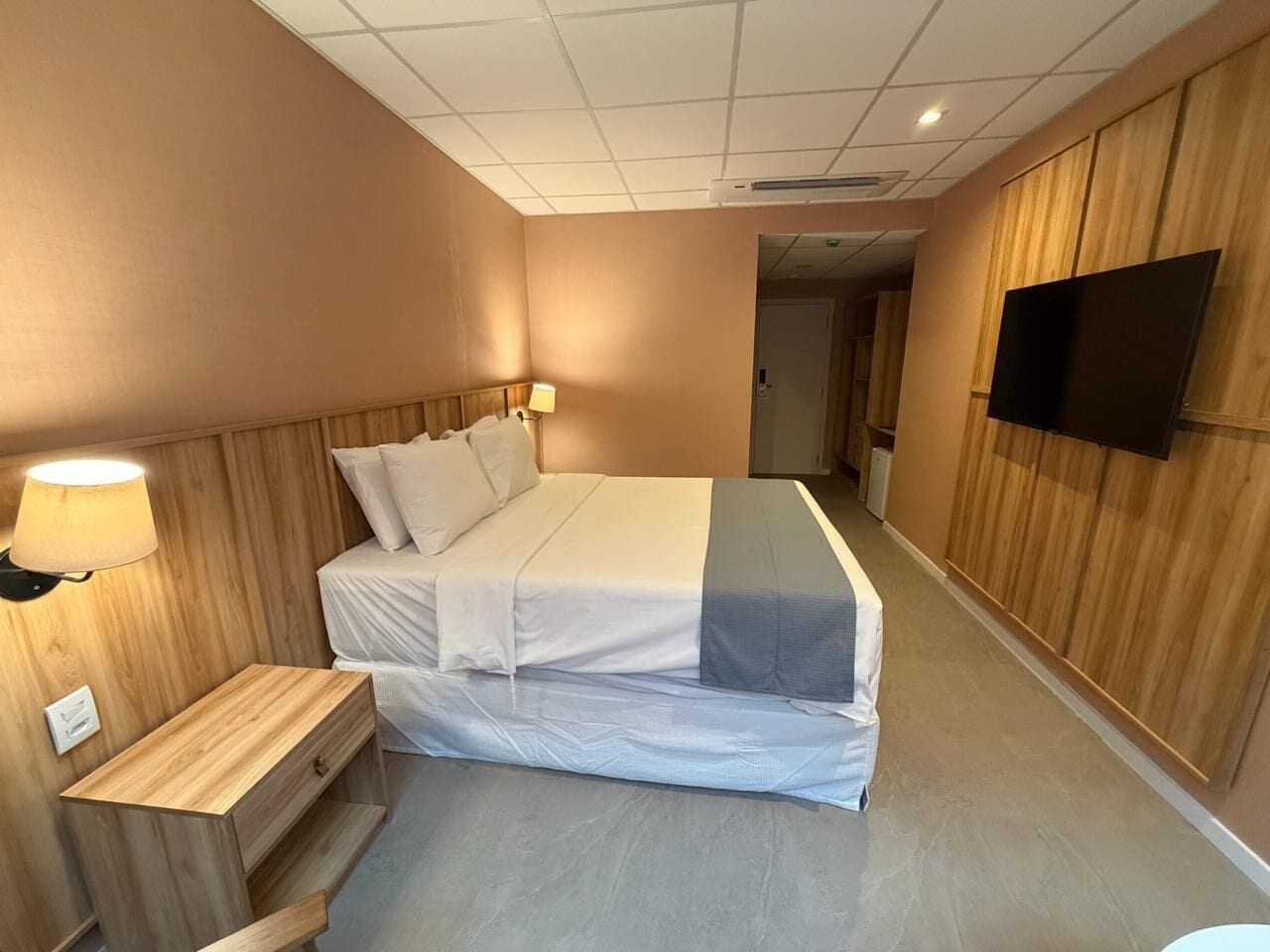 高级房, 1 张大床, 无烟房 | 客房内保险箱、隔音、免费 WiFi