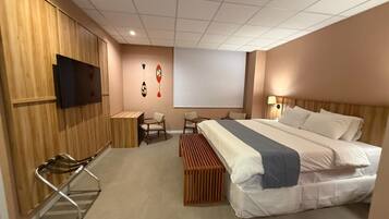 Suíte, 1 cama King, para não fumantes (Deluxe) | Cofres nos quartos, quartos à prova de som, Wi-Fi de cortesia