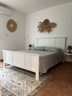 1 bedroom, iron/ironing board, travel cot, free WiFi - Apartment with sea and pool view (Le Gosier)