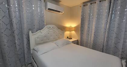 A Nice Private Bedroom and Bathroom in Centrally-Located Miami with AC
e2