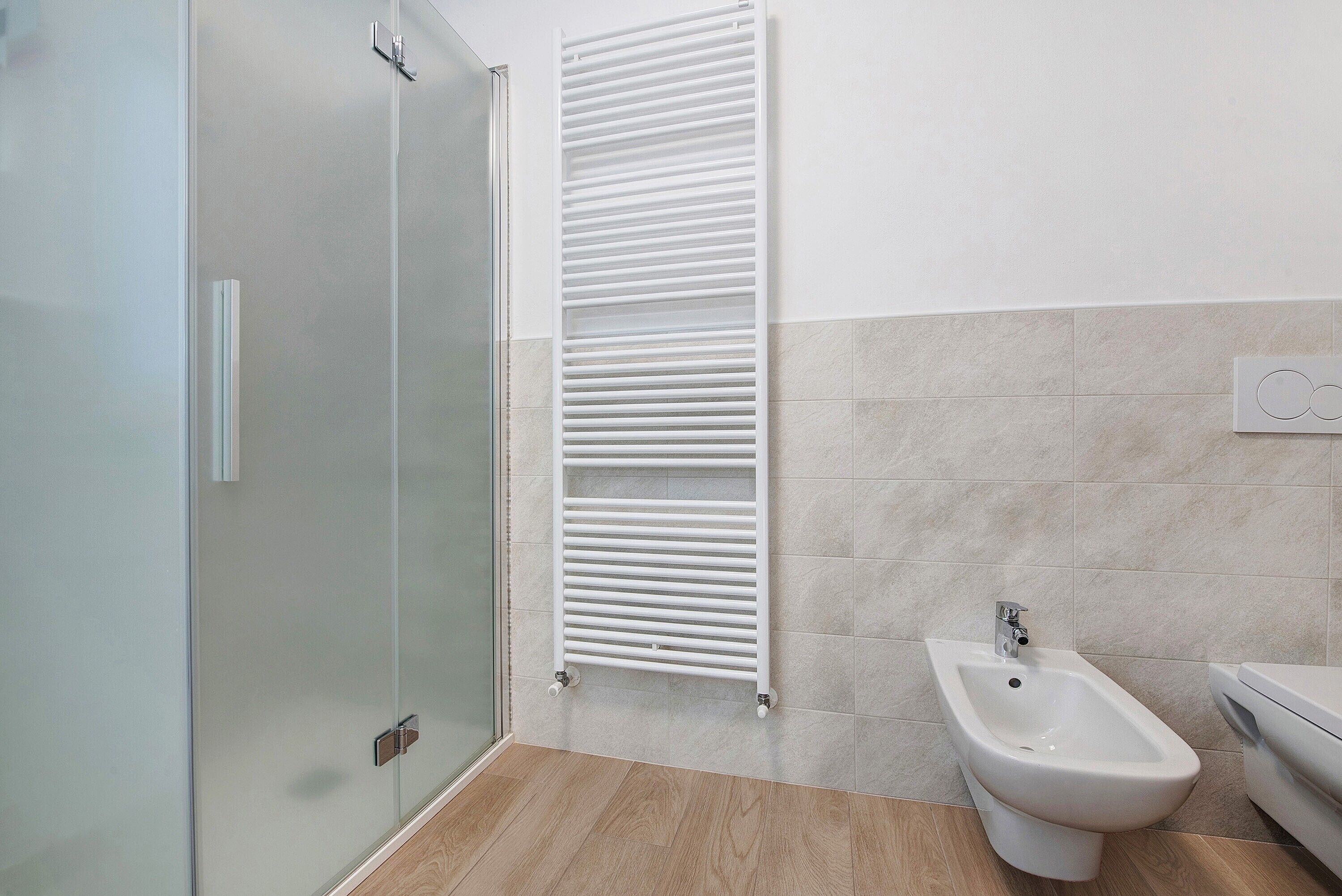 Bruser, hårtørrer, håndklæder