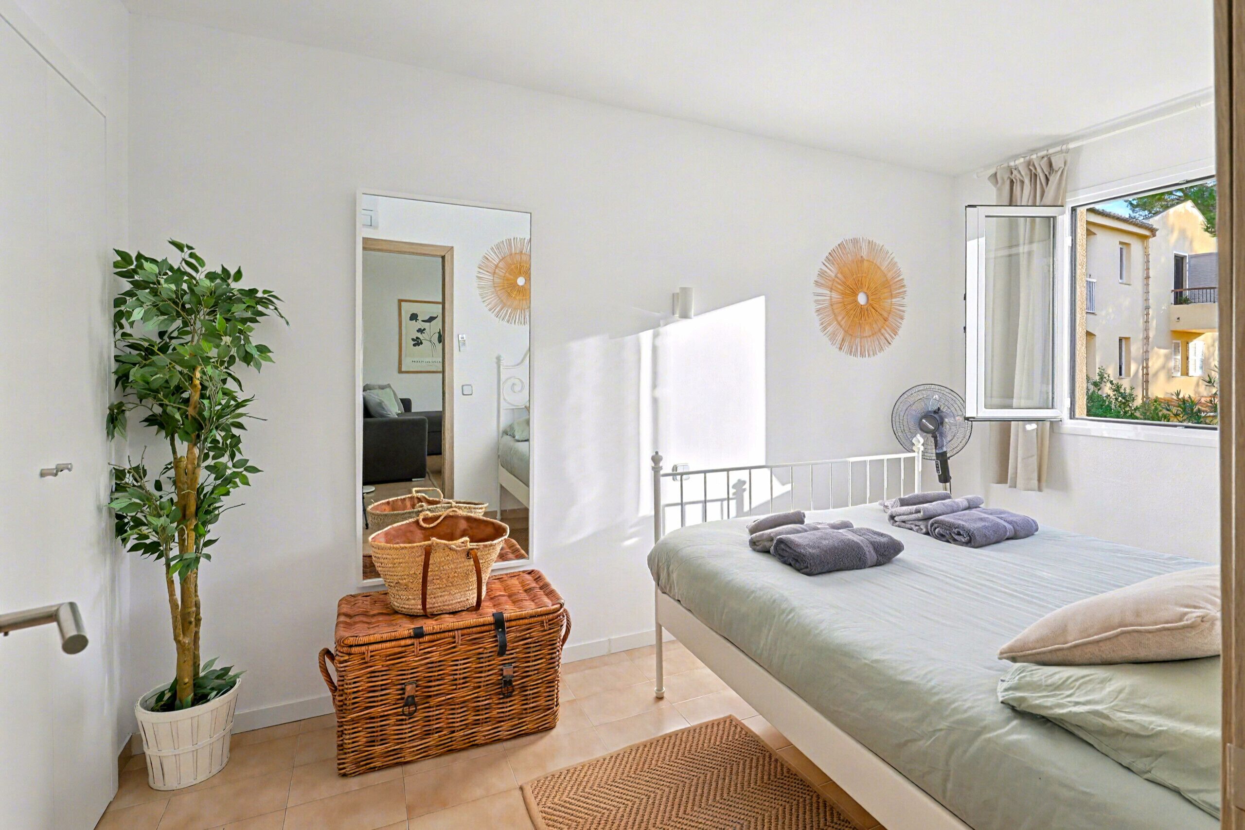 Fer et planche à repasser, Wi-Fi gratuit, draps fournis