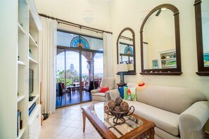 TV - Sunrise Tamarindo Penthouse 40 (Tamarindo)