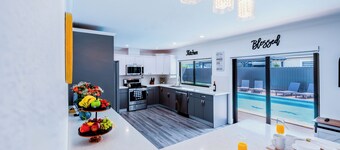 Spacious Family Retreat w/ Pool, Large Yard, Theater, Near Zoo Miami & Keys