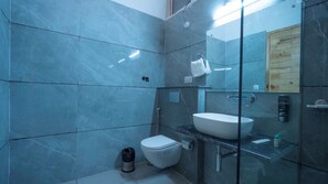 Double Room, Balcony, Resort View | Bathroom