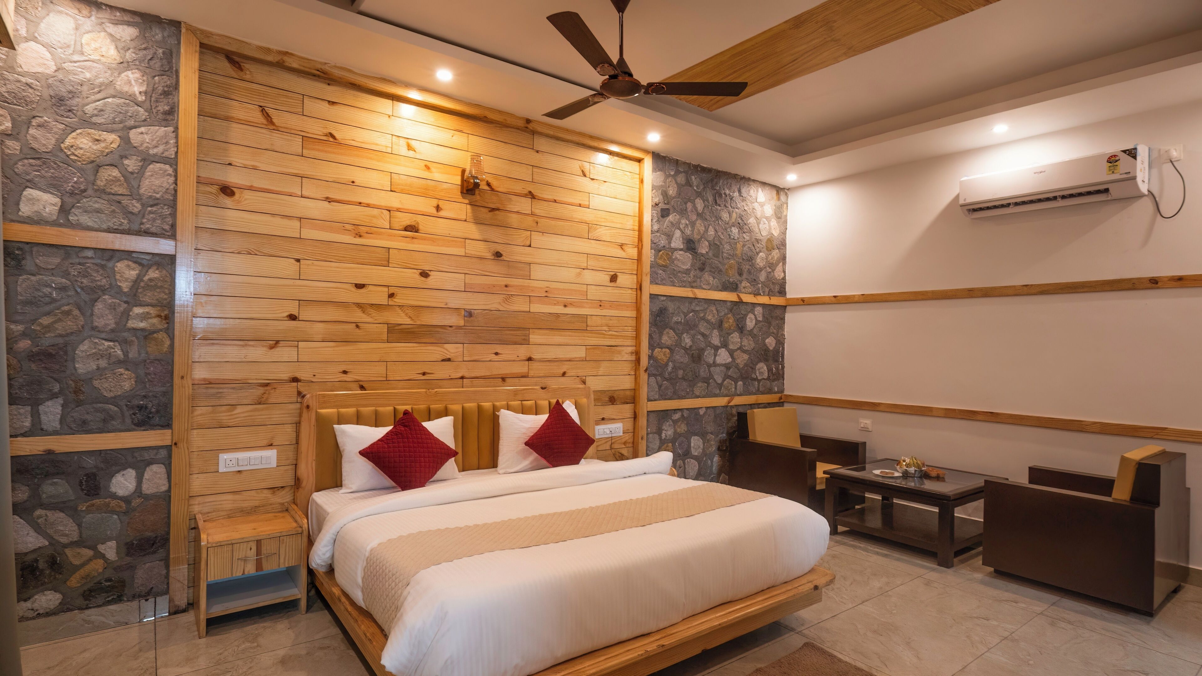 デスク、WiFi (無料)