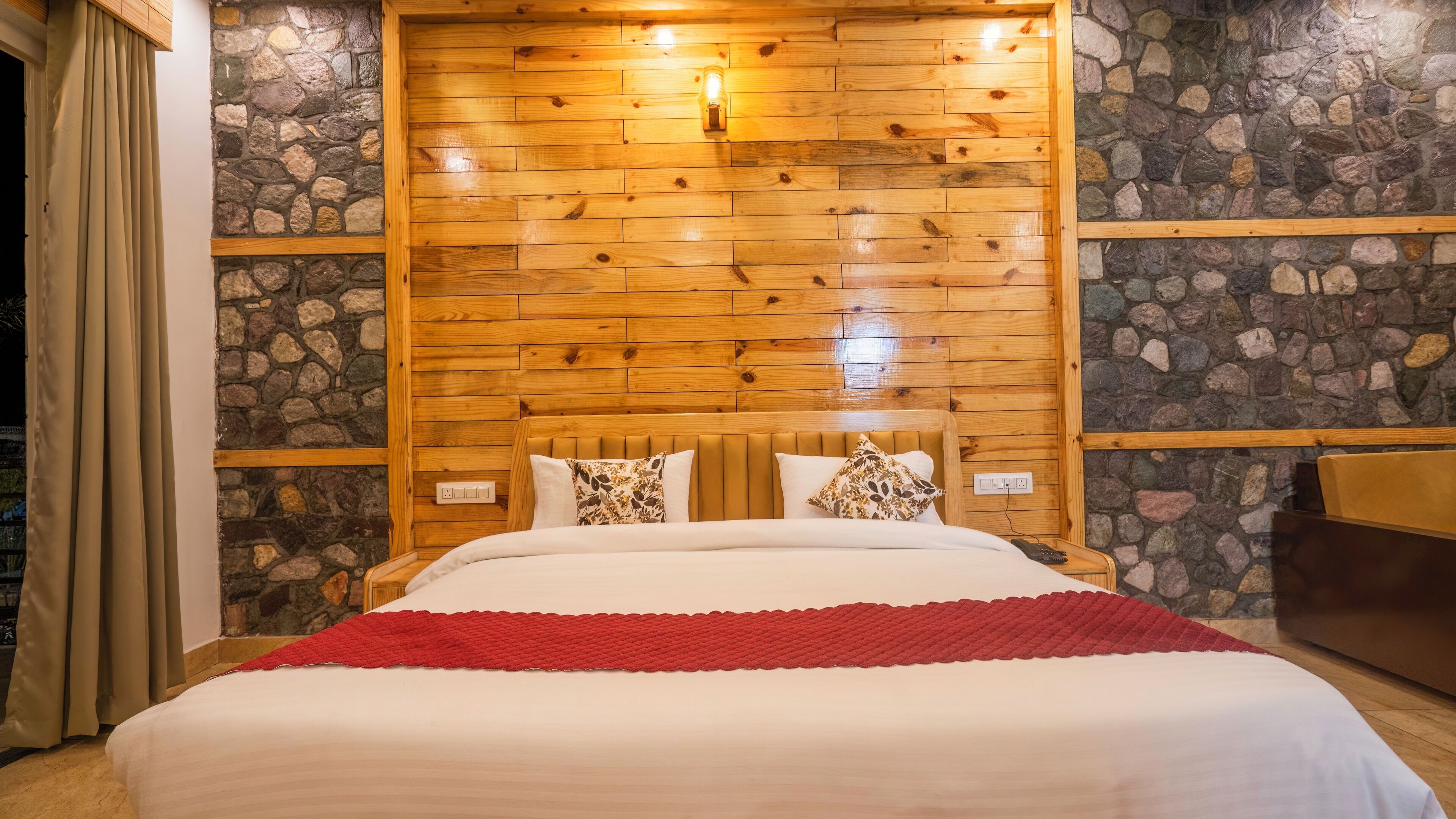 デスク、WiFi (無料)