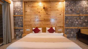 Classic Double Room, Balcony, Garden View | Desk, free WiFi