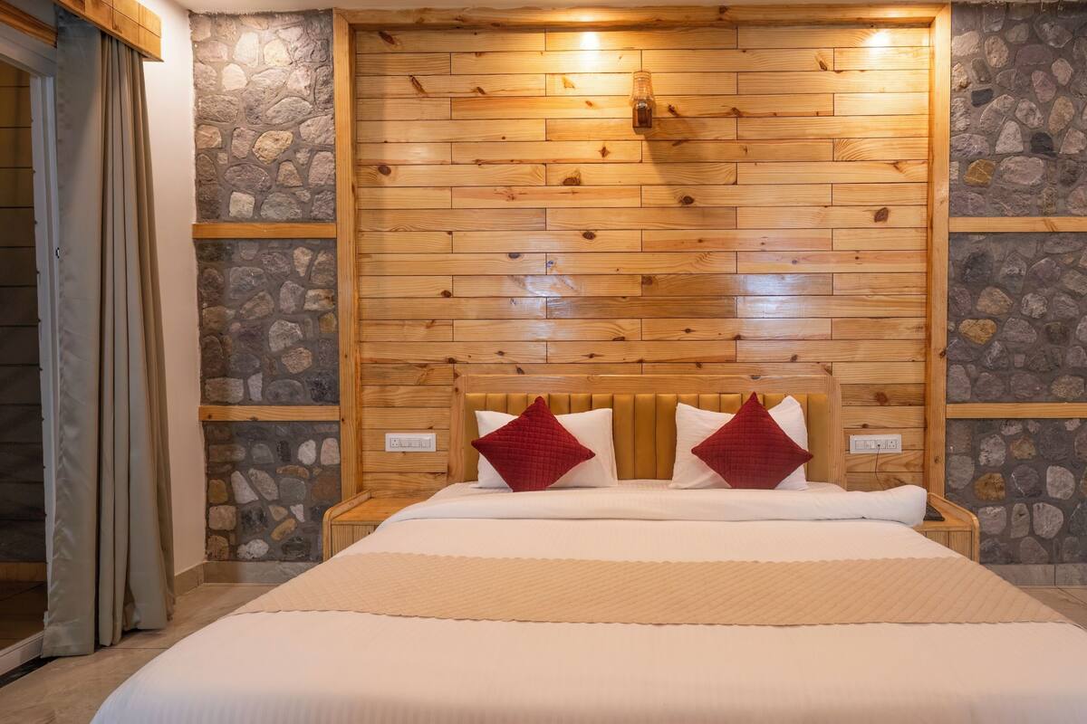 Double Room, Balcony, Resort View | Desk, free WiFi