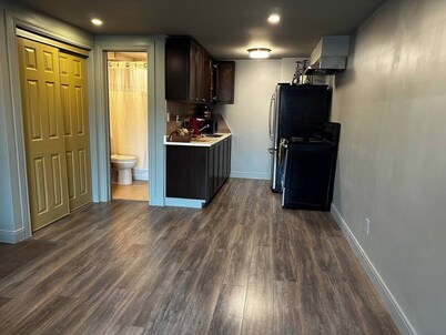 Beamsville 1 Bedroom Suite - Centrally Located. Modern Rustic theme. Top Floor.