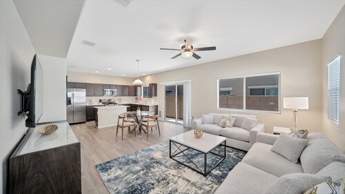 Spacious 3BR/Loft house in marvelous Northwest Tucson with 2 car garage