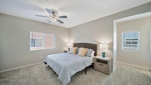 4 habitaciones, tabla de planchar con plancha, wifi y ropa de cama 