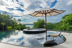 حمّام سباحة خارجي