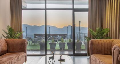 3-bedroom apartment in marvelous Dharampur with cool AC in floor 6