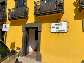 ด้านหน้าที่พัก