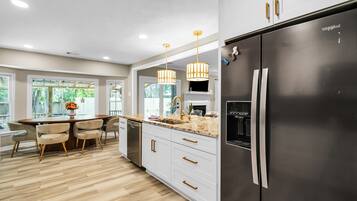 Fridge, microwave, stovetop, dishwasher