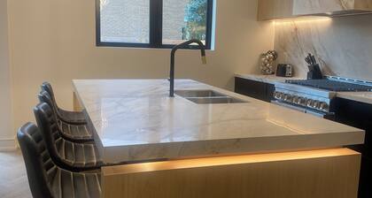 Modern Luxury Retreat-Perfect for Families and Group Getaways
