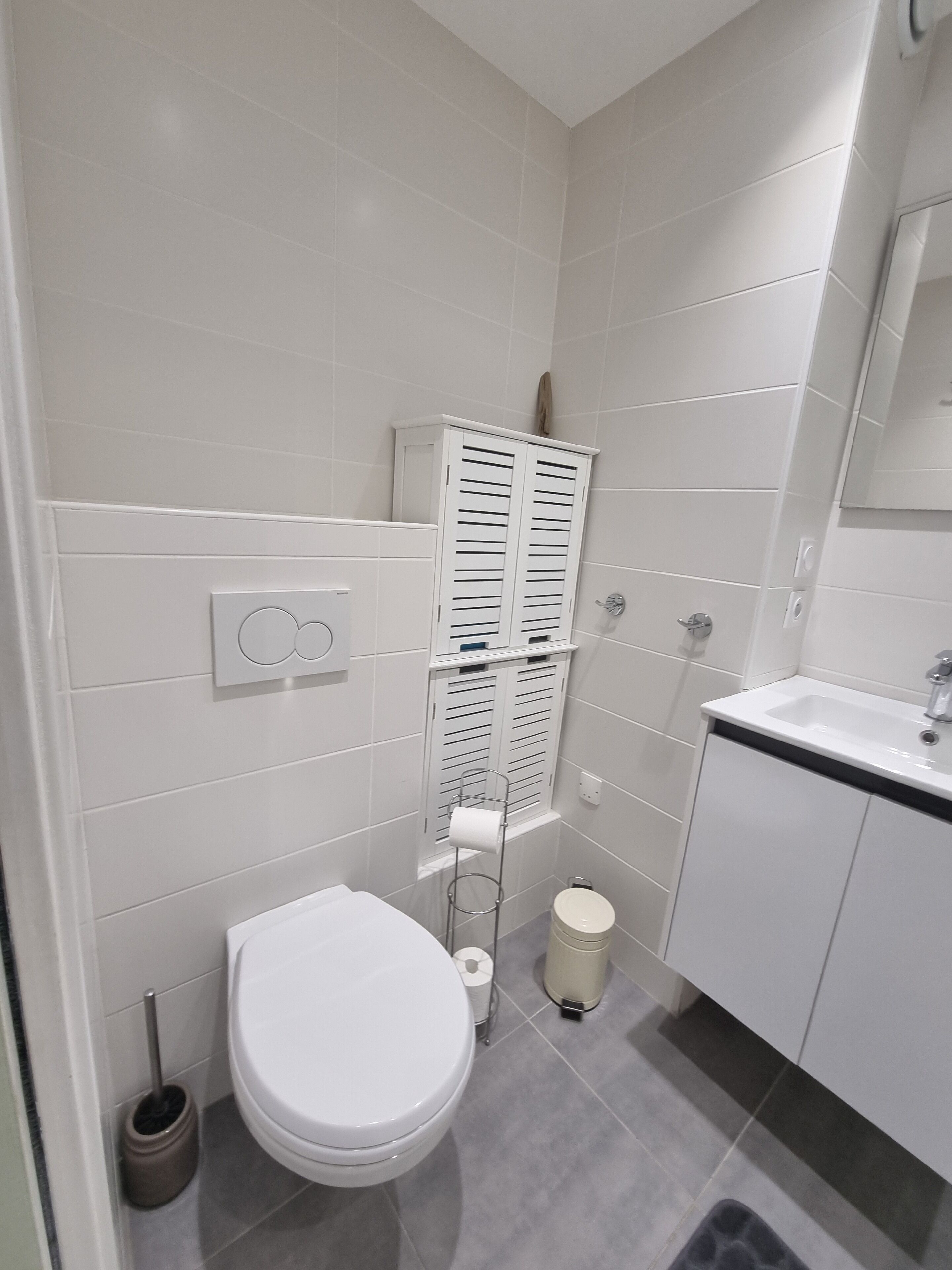 Shower, toilet paper