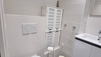 Shower, toilet paper