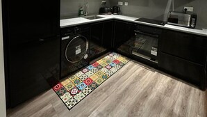 電冰箱、微波爐、烤箱、爐台