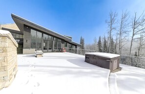 Estudio (6 Bedrooms) | Baño | Regadera y amenidades de baño de diseñador 