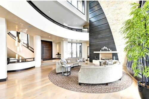 KBM Resorts Walk to Slopes, Sports Court, Private Home Theater, Sleeps 17, Outdoor Hot Tub Pco-184m