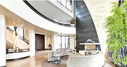 KBM Resorts Walk to Slopes, Sports Court, Private Home Theater, Sleeps 17, Outdoor Hot Tub Pco-184m