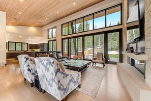 Studio (3 Bedrooms) | Living room | TV, fireplace, foosball, table tennis