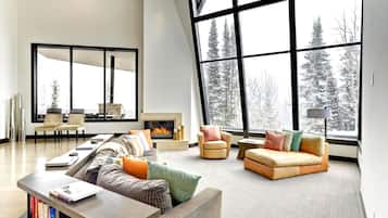 Studio (6 Bedrooms) | Living room | TV, fireplace, foosball, table tennis