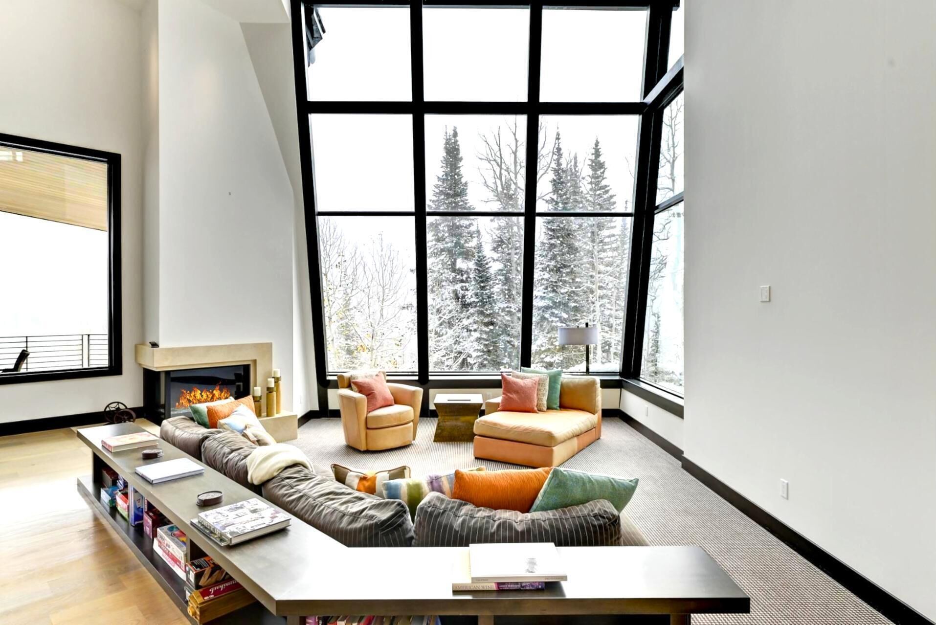 สตูดิโอ (6 Bedrooms) | ห้องนั่งเล่น | ทีวี, เตาผิง, ฟุตบอลโต๊ะ, โต๊ะปิงปอง