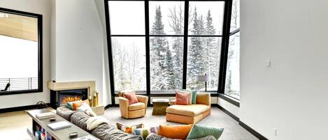 สตูดิโอ (6 Bedrooms) | ห้องนั่งเล่น | ทีวี, เตาผิง, ฟุตบอลโต๊ะ, โต๊ะปิงปอง