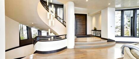 Studio (6 Bedrooms) | EntrĂ©e de lâhĂ©bergement