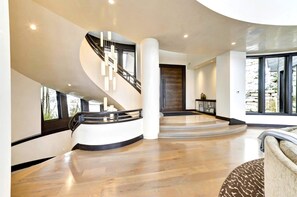 Estudio (6 Bedrooms) | Entrada de la propiedad