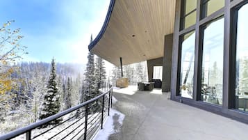 Studio (6 Bedrooms) | View from room