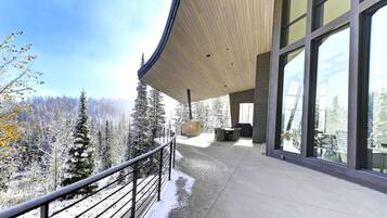 Studio (6 Bedrooms) | View from room