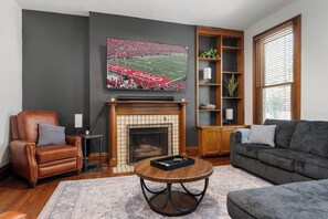 Interior - Short North Luxury 4BR Free Parking & Fire Pit (Columbus)